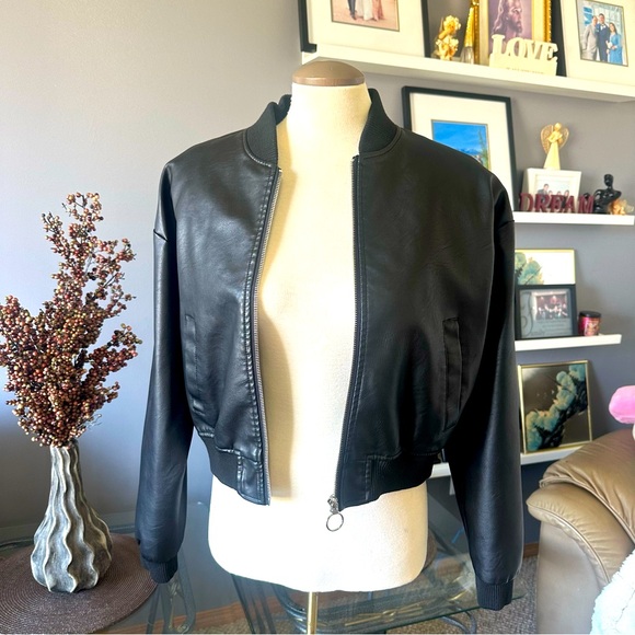 Leather jacket in good condition. - Picture 1 of 3
